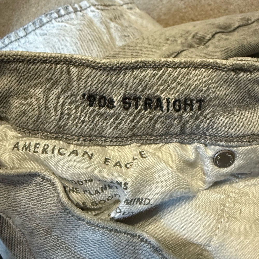 American Eagle Light Grey Distressed 90’s Straight Jeans Size 10 - Picture 6 of 6